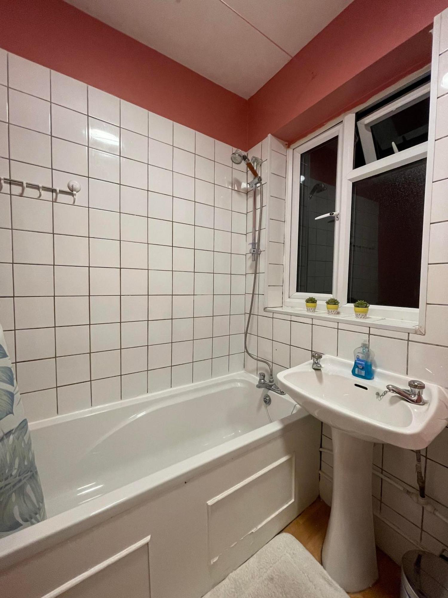 Spacious Room לונדון מראה חיצוני תמונה